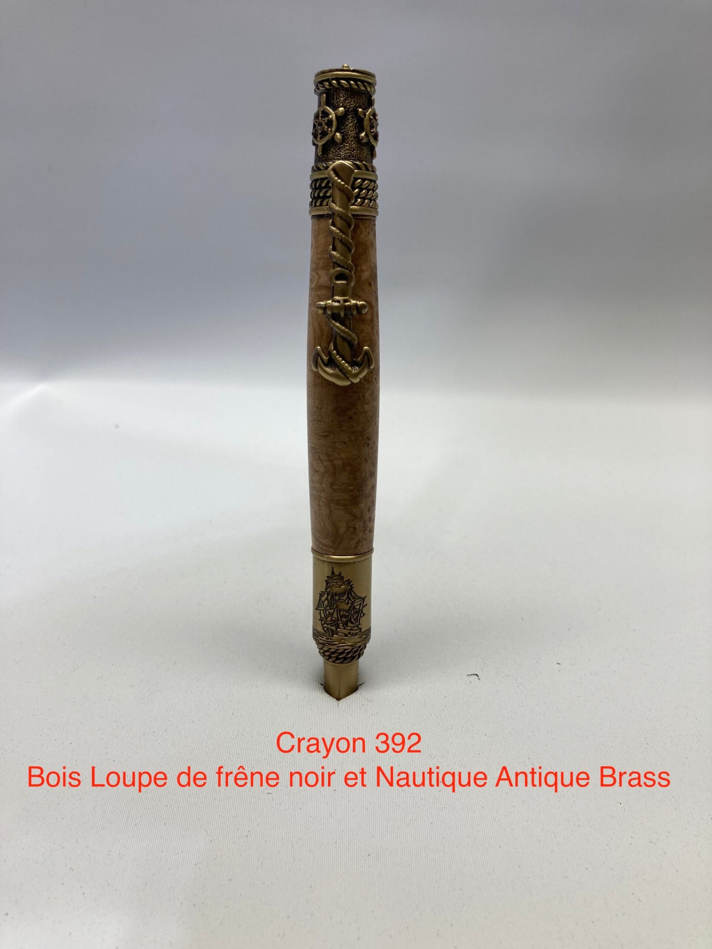 #392 - Nautique, bois de loupe de frêne noir et antique brass