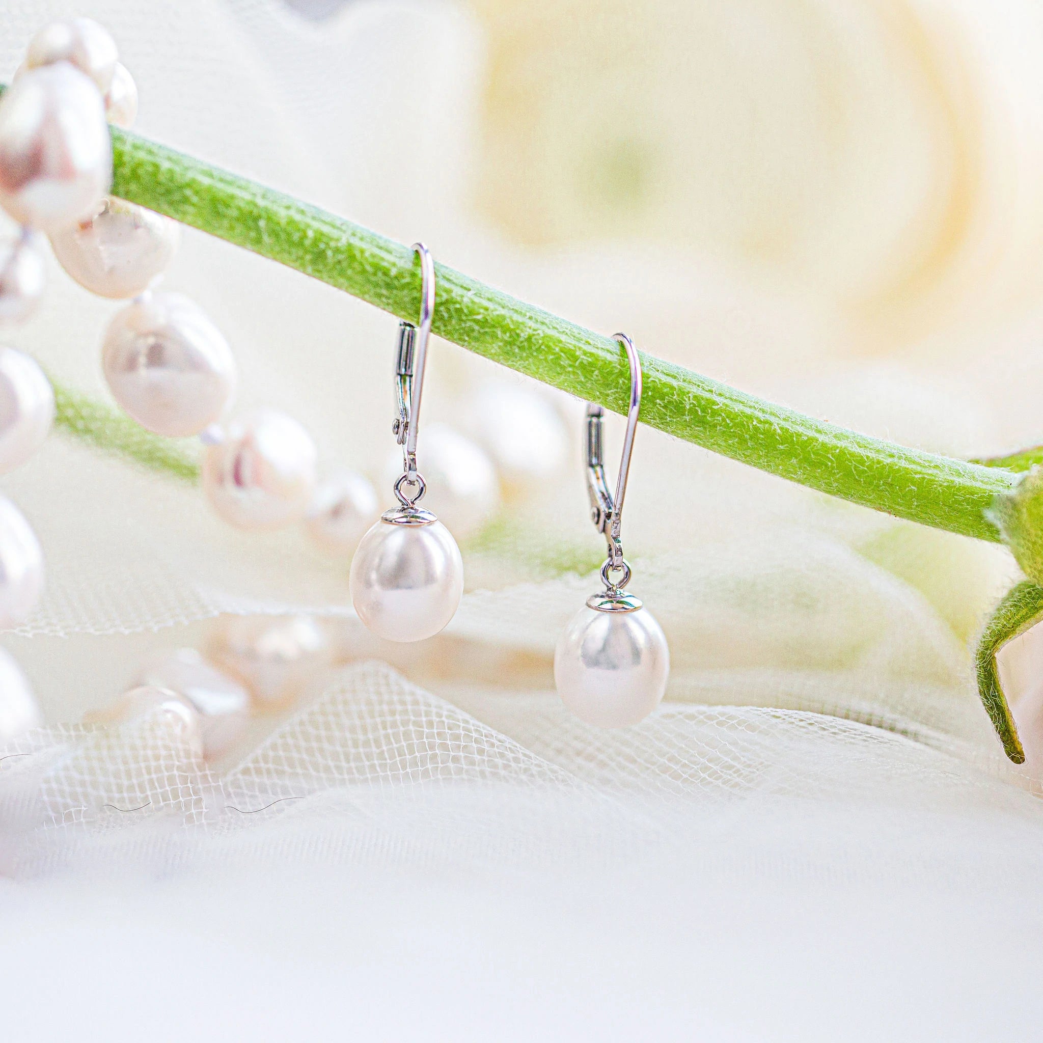 White freshwater pearl pendant earrings