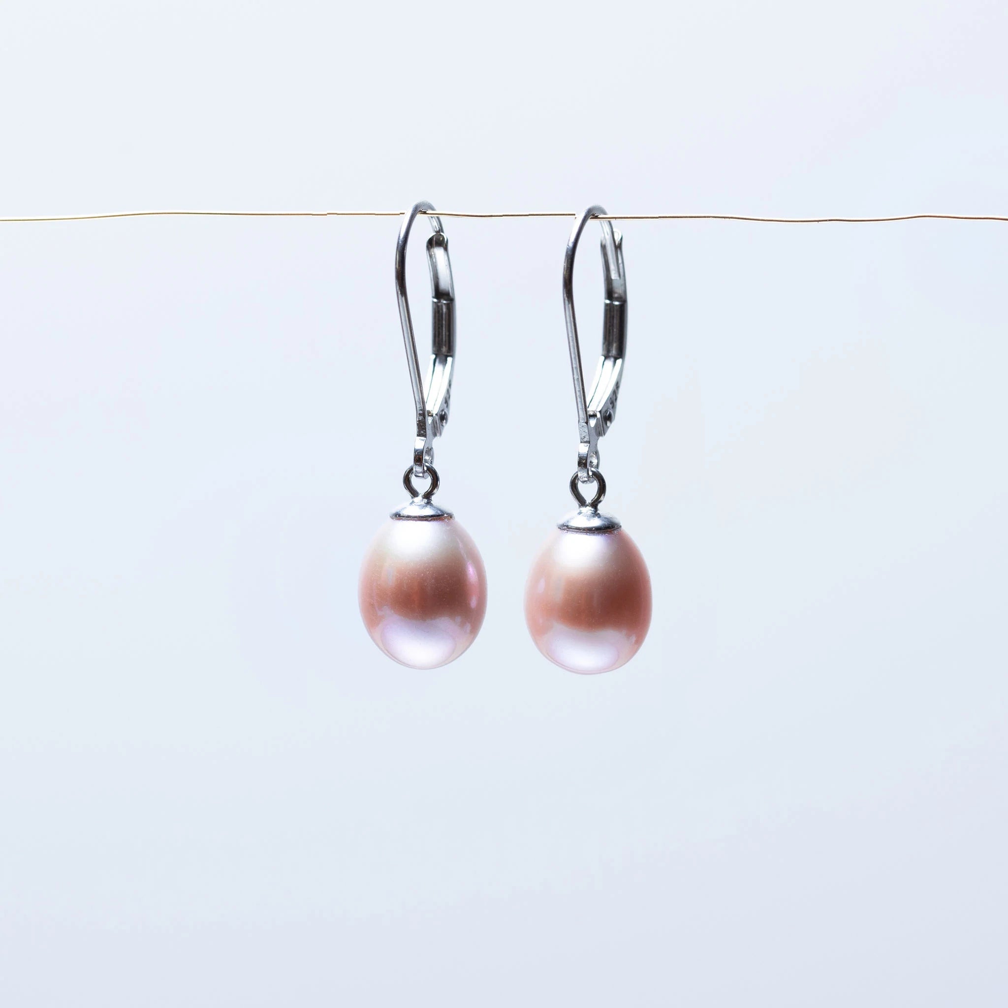 Boucles d'oreilles de perles d'eau douce roses en pendentif